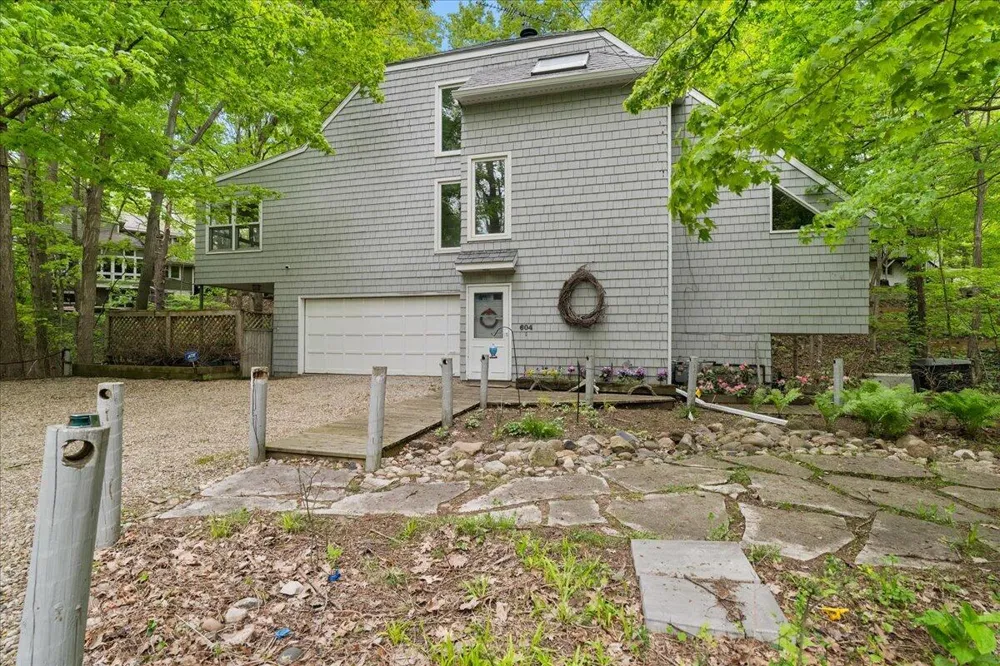 604 Pine Lane Sawyer, MI 49125