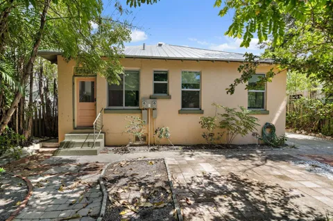 320 OHIO PLACE
