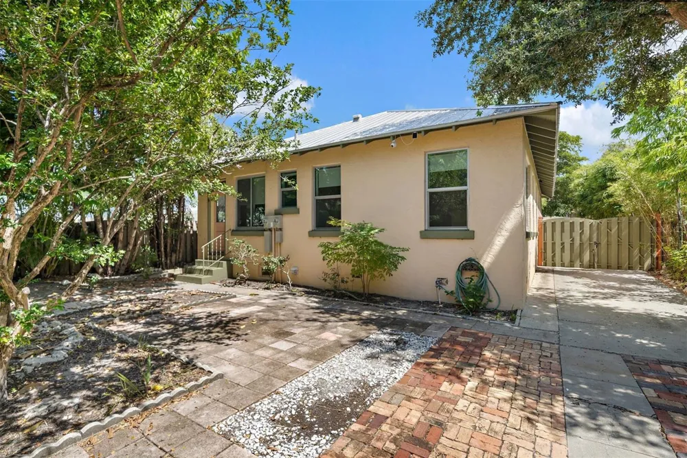 320 OHIO PLACE Sarasota, FL 34236