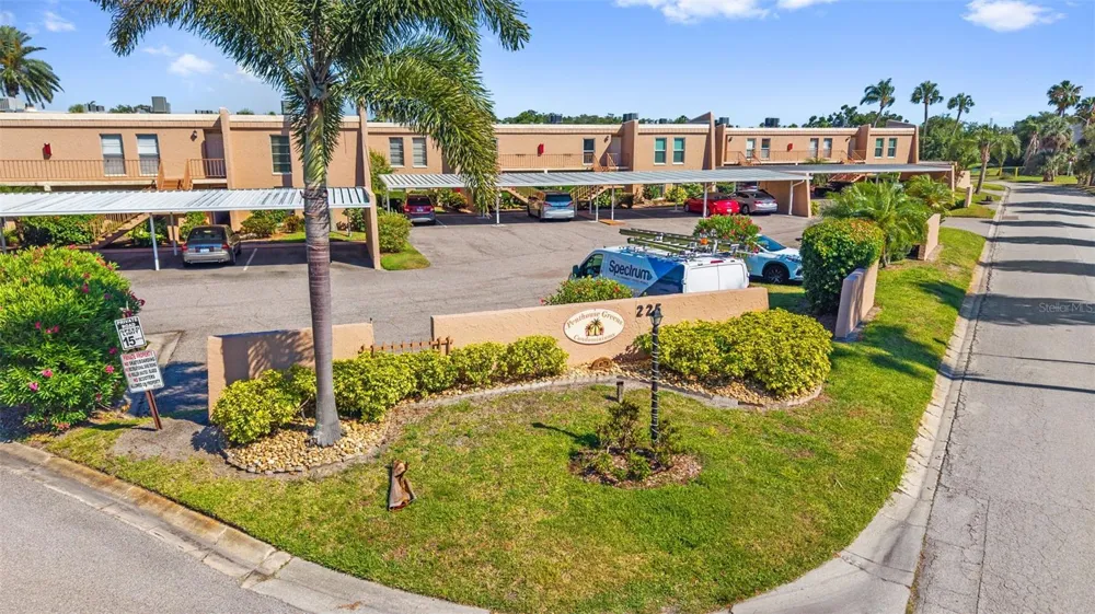 225 COUNTRY CLUB DRIVE #B221 Largo, FL 33771