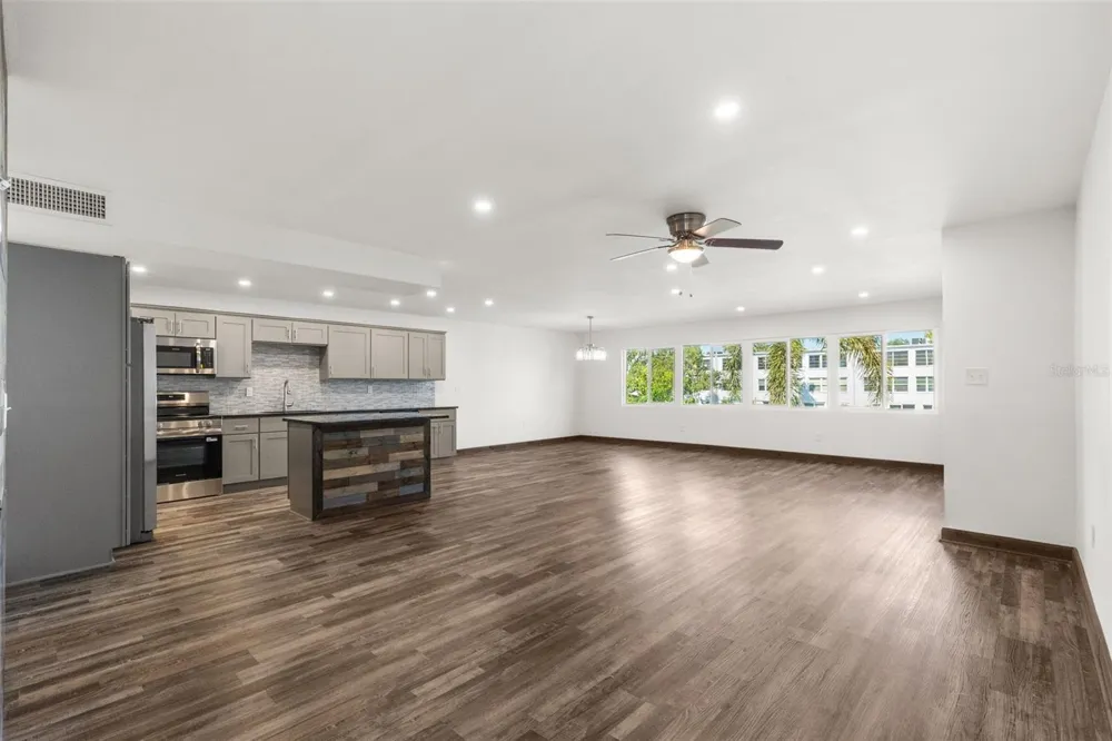 225 COUNTRY CLUB DRIVE #B221 Largo, FL 33771