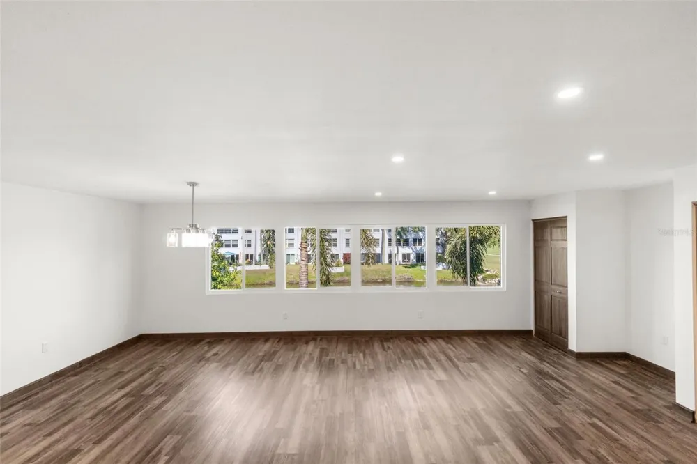 225 COUNTRY CLUB DRIVE #B221 Largo, FL 33771
