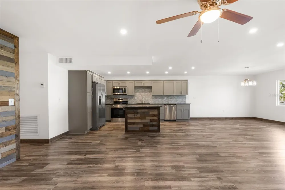225 COUNTRY CLUB DRIVE #B221 Largo, FL 33771