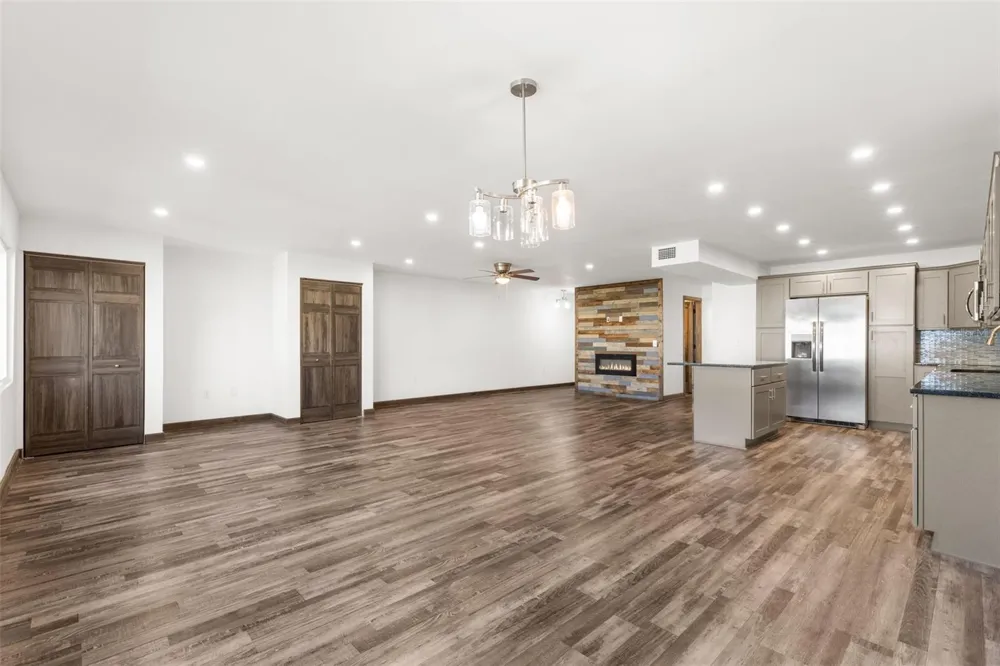 225 COUNTRY CLUB DRIVE #B221 Largo, FL 33771