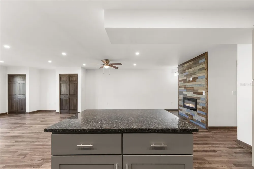 225 COUNTRY CLUB DRIVE #B221 Largo, FL 33771