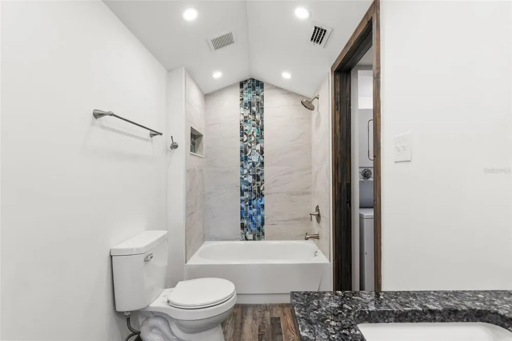 225 COUNTRY CLUB DRIVE #B221 Largo, FL 33771