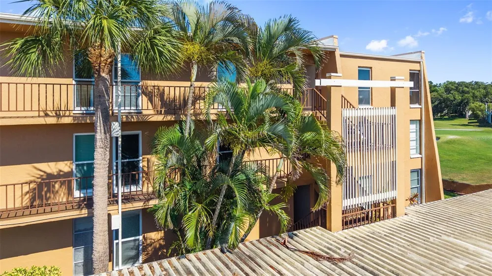 225 COUNTRY CLUB DRIVE #B221 Largo, FL 33771