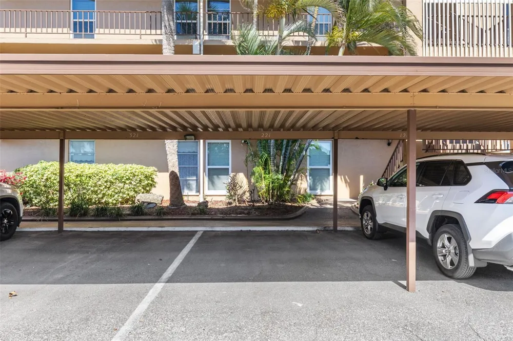 225 COUNTRY CLUB DRIVE #B221 Largo, FL 33771