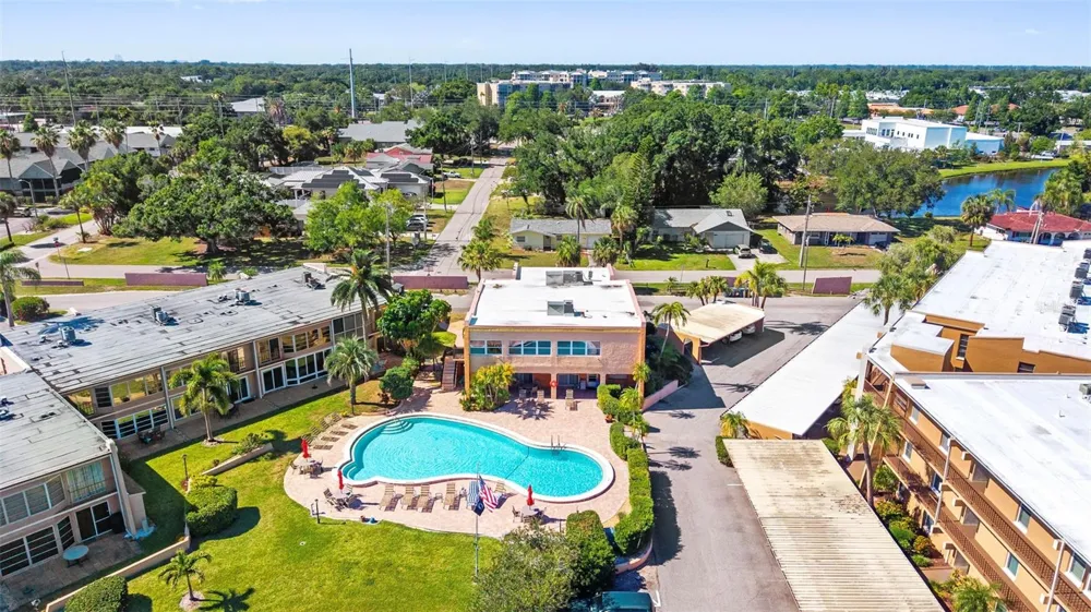 225 COUNTRY CLUB DRIVE #B221 Largo, FL 33771