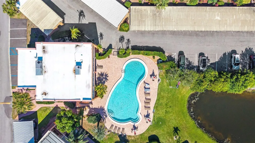 225 COUNTRY CLUB DRIVE #B221 Largo, FL 33771