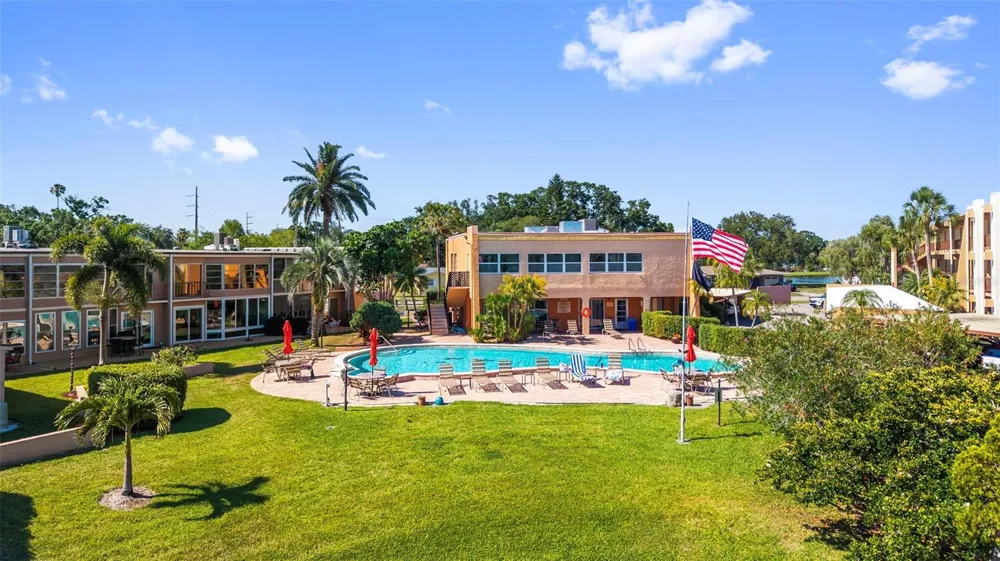225 COUNTRY CLUB DRIVE #B221 Largo, FL 33771