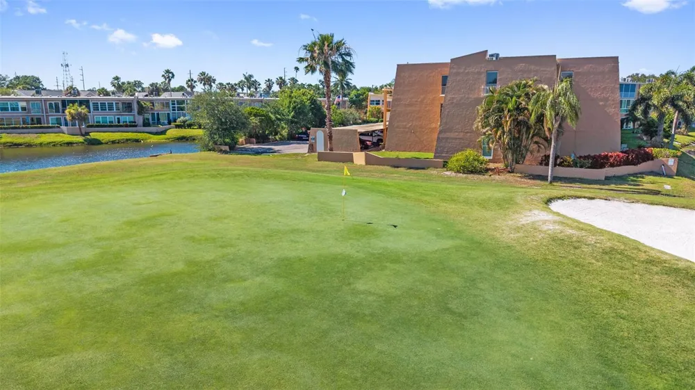225 COUNTRY CLUB DRIVE #B221 Largo, FL 33771