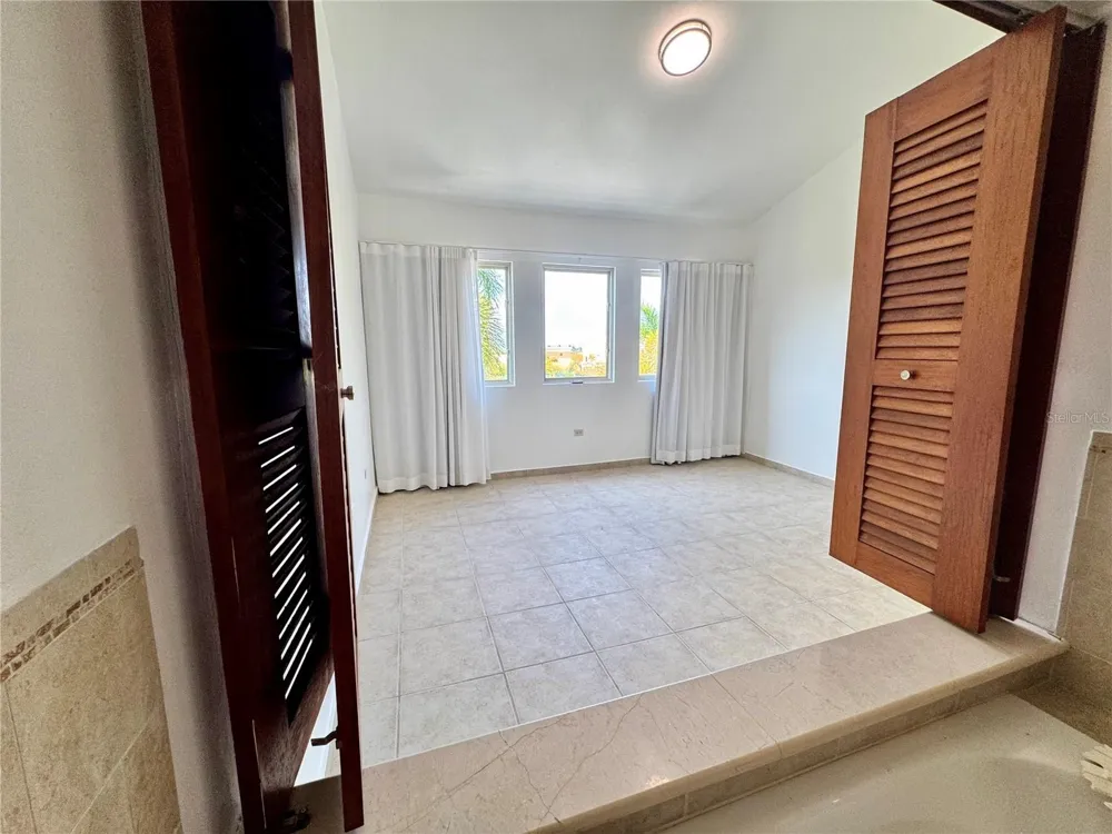 90 CANDELERO DRIVE #32 Humacao, PR 00791