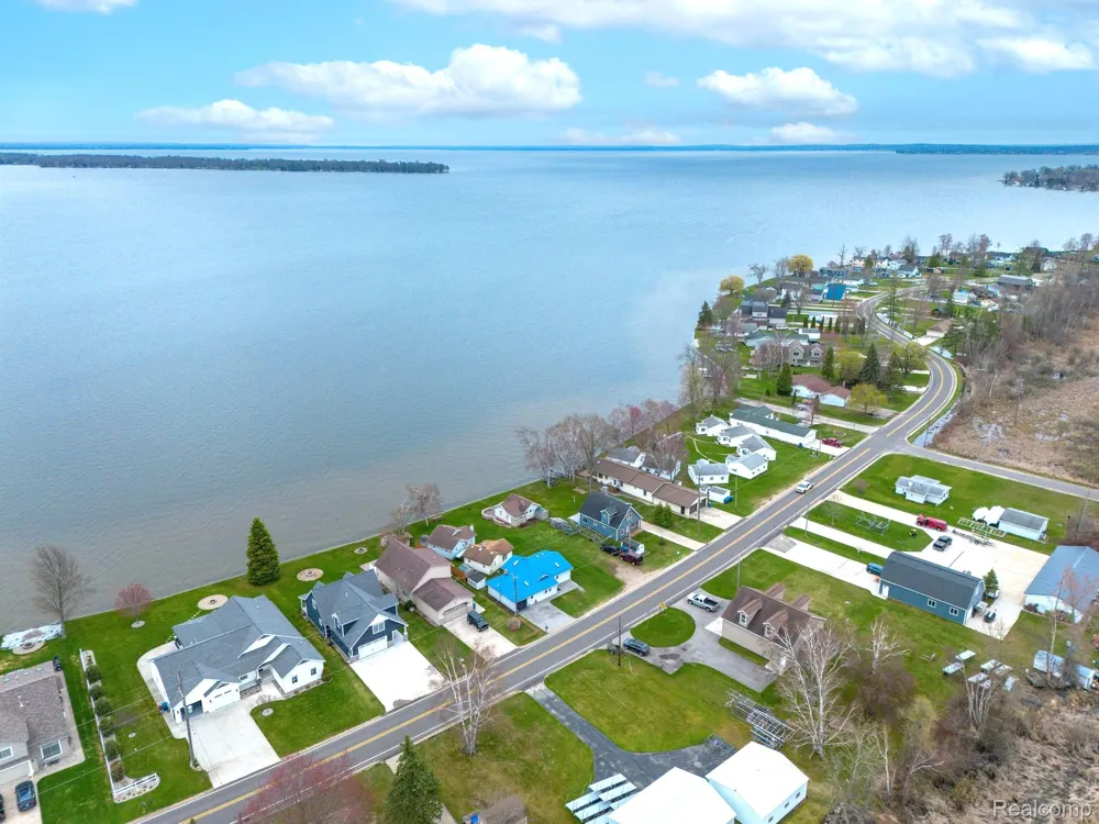 12508 West Shore Drive Roscommon Township, MI 48629