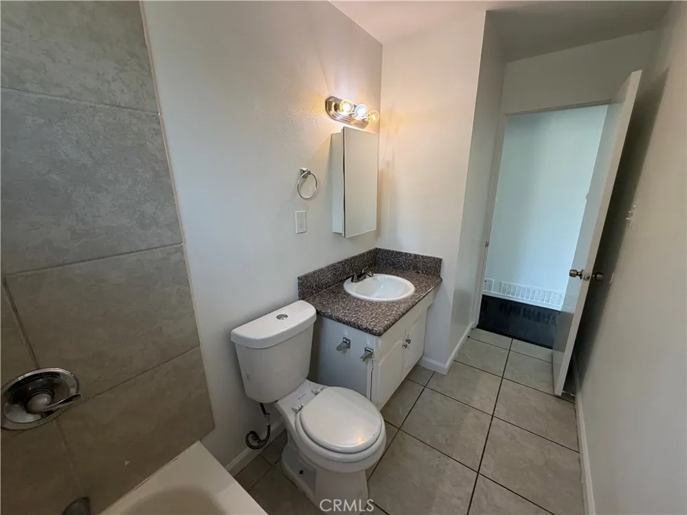 20439 Malden Street Winnetka, CA 91306