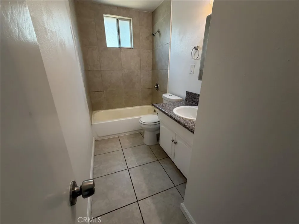 20439 Malden Street Winnetka, CA 91306
