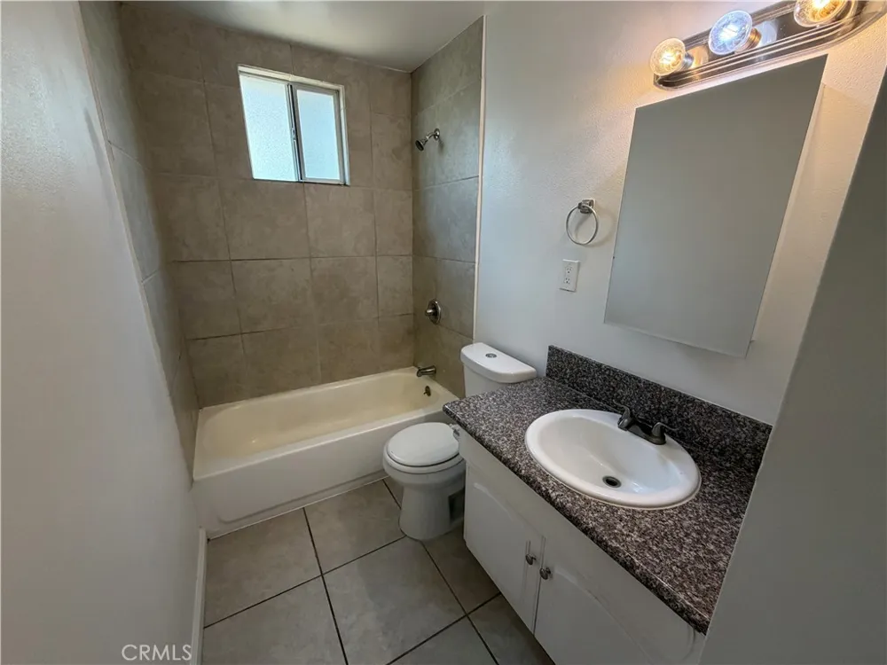 20439 Malden Street Winnetka, CA 91306