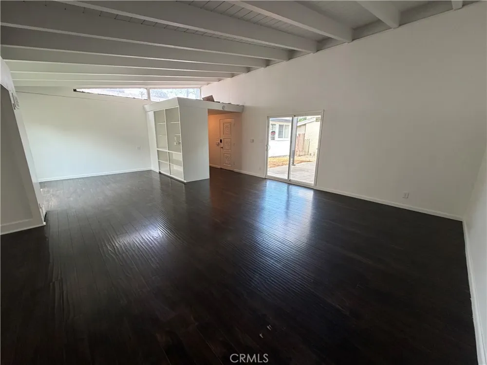 20439 Malden Street Winnetka, CA 91306