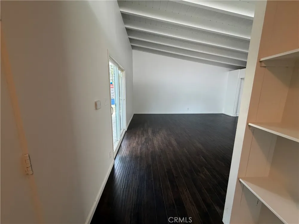 20439 Malden Street Winnetka, CA 91306