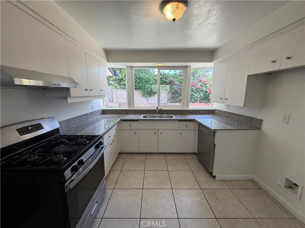 20439 Malden Street Winnetka, CA 91306