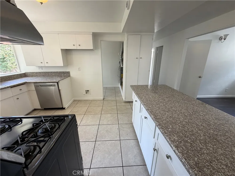 20439 Malden Street Winnetka, CA 91306