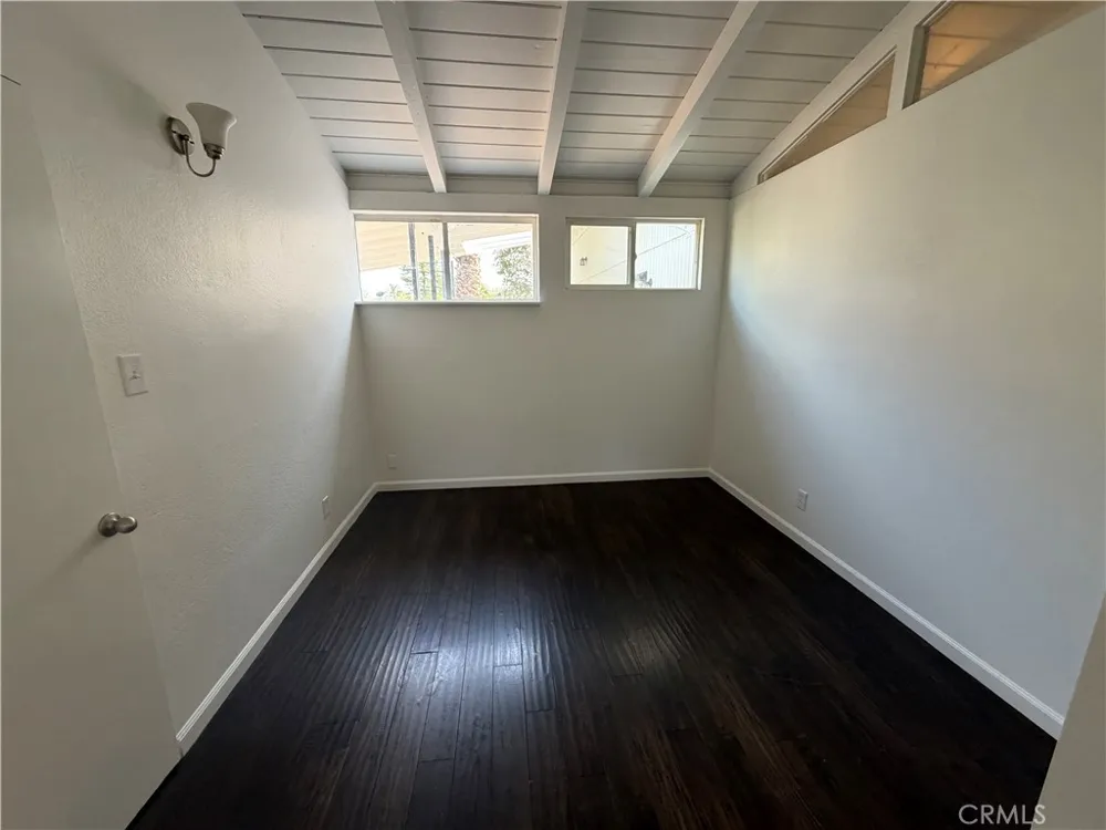 20439 Malden Street Winnetka, CA 91306