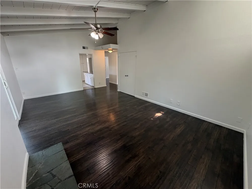 20439 Malden Street Winnetka, CA 91306