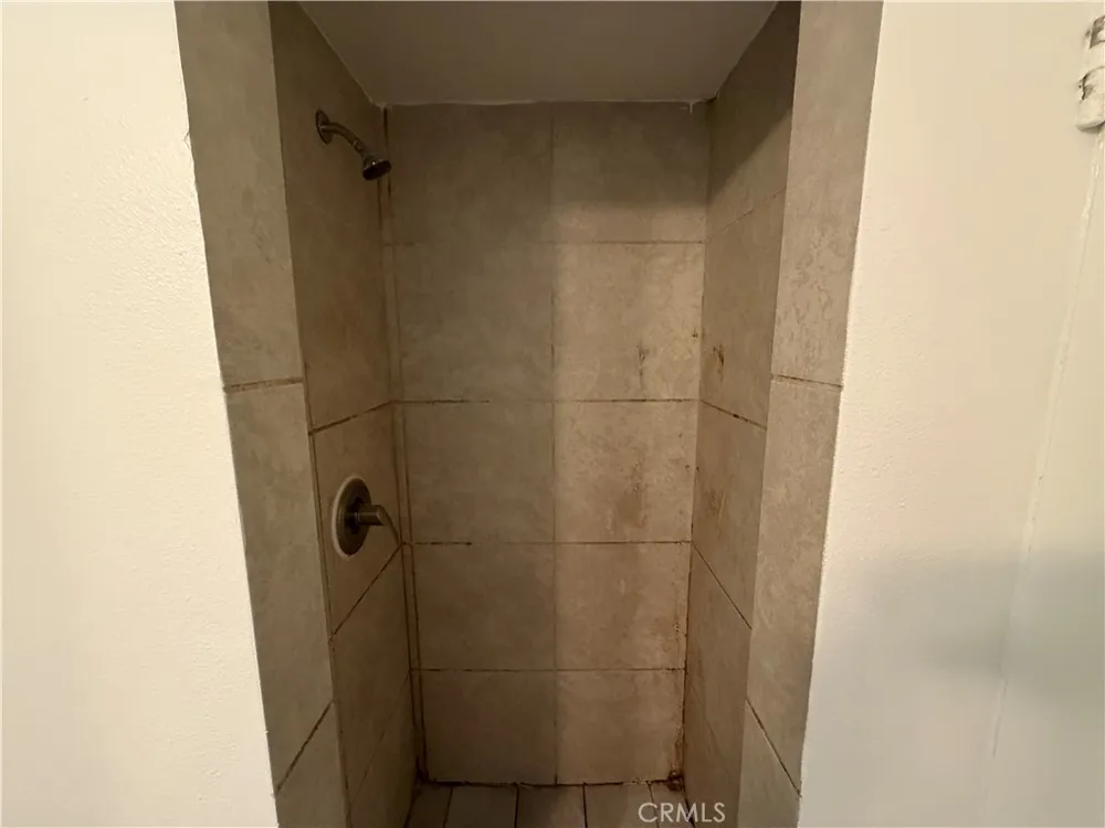 20439 Malden Street Winnetka, CA 91306