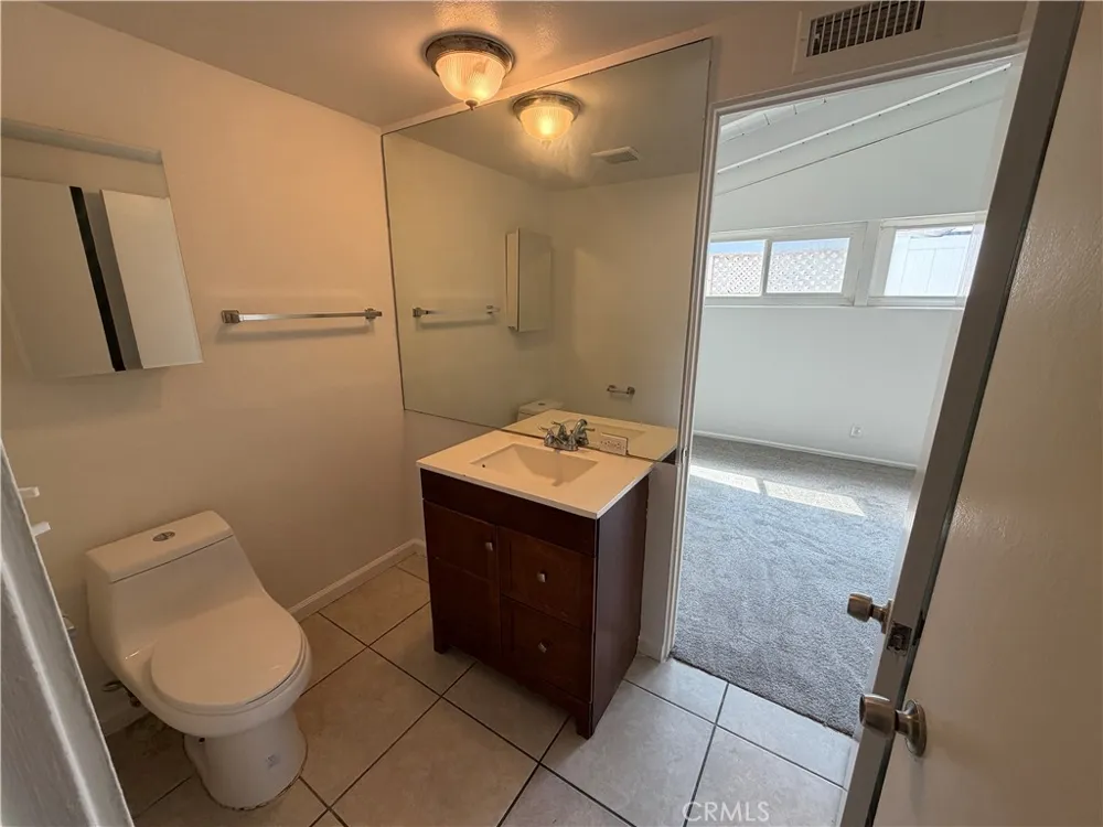 20439 Malden Street Winnetka, CA 91306