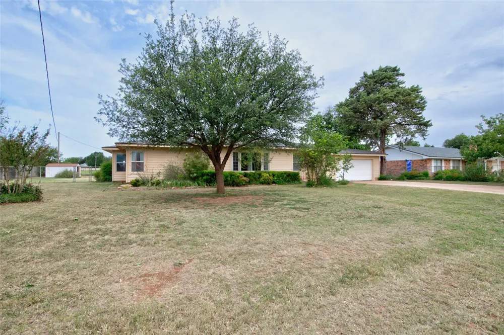 1002 Trundy Merkel, TX 79536