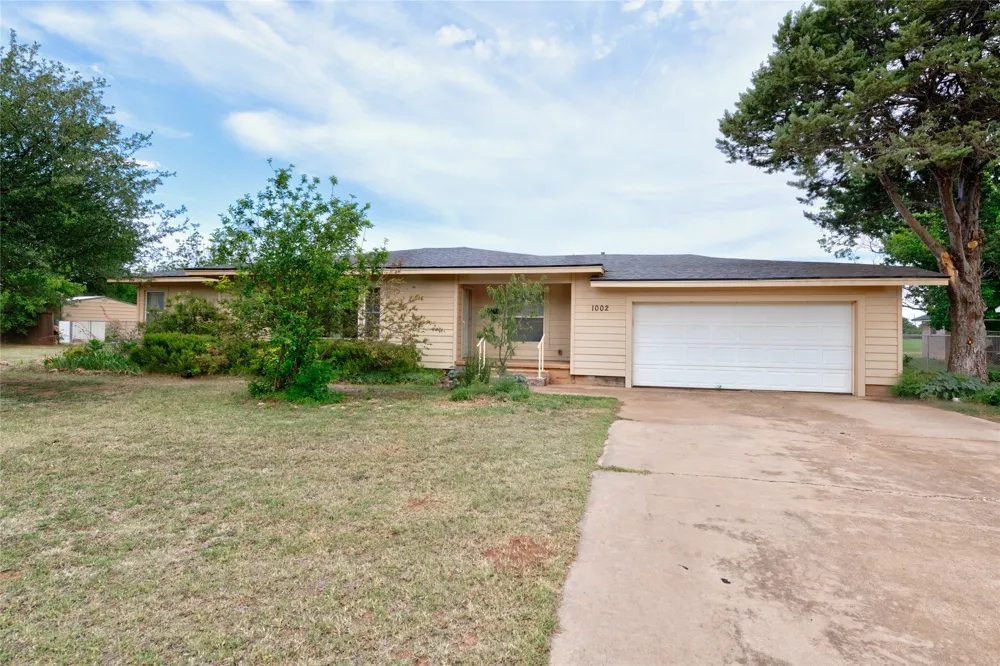 1002 Trundy Merkel, TX 79536