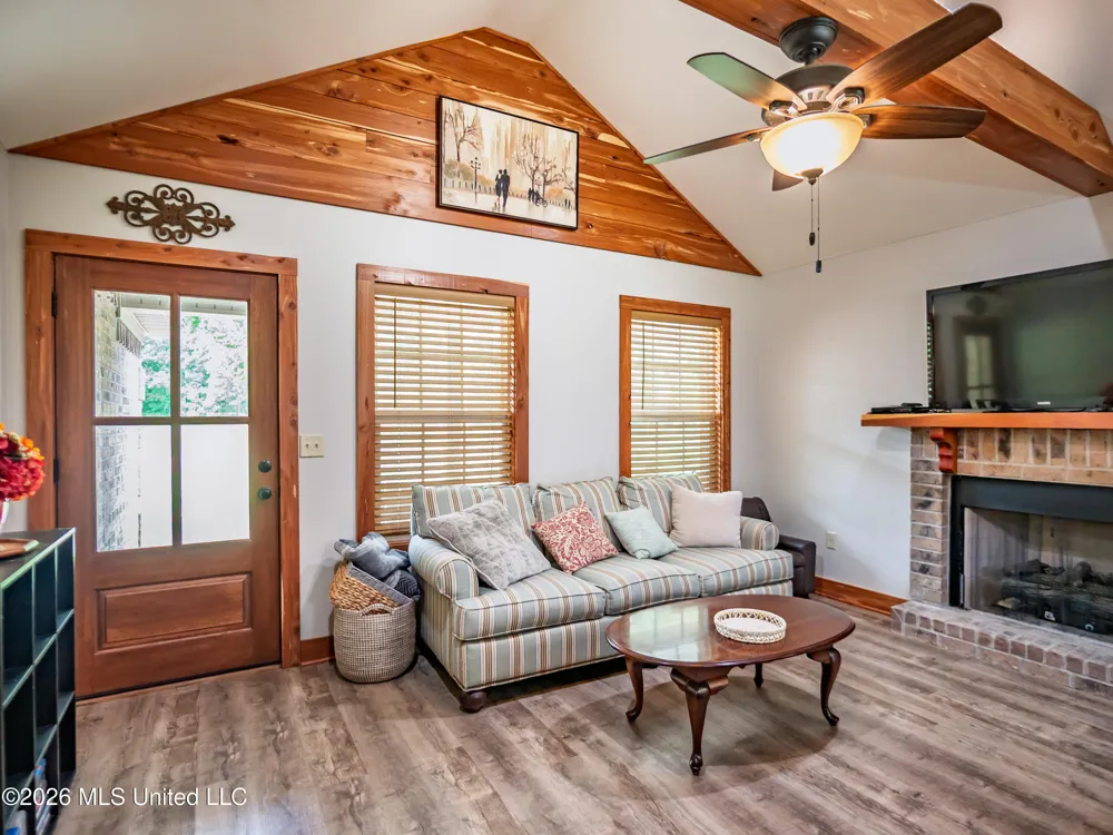 608 County Road 428 Paris, MS 38949