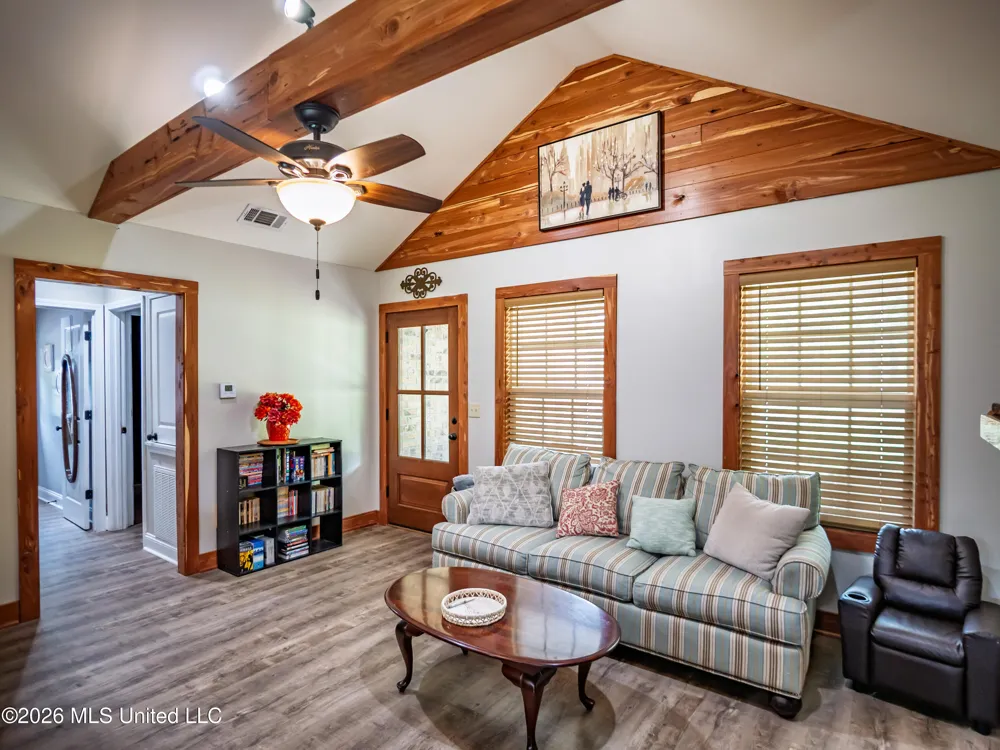 608 County Road 428 Paris, MS 38949