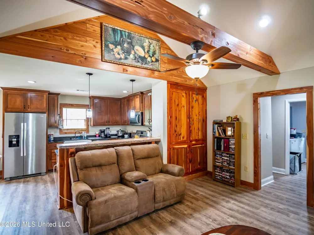 608 County Road 428 Paris, MS 38949
