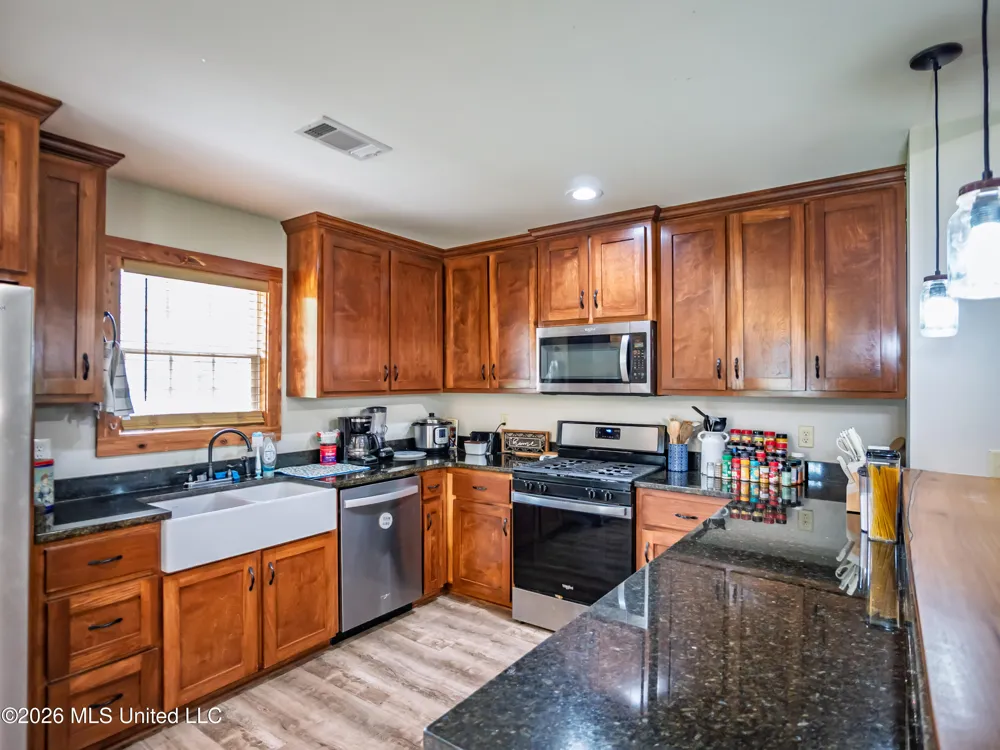 608 County Road 428 Paris, MS 38949