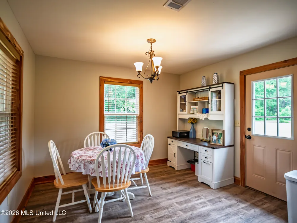 608 County Road 428 Paris, MS 38949