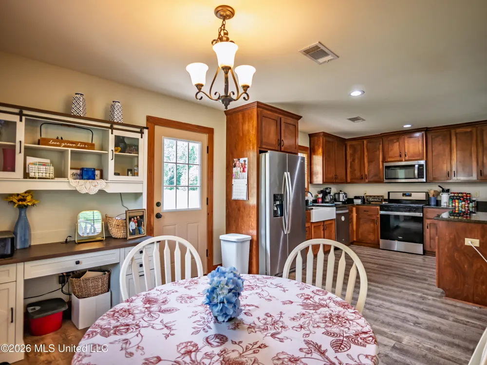608 County Road 428 Paris, MS 38949