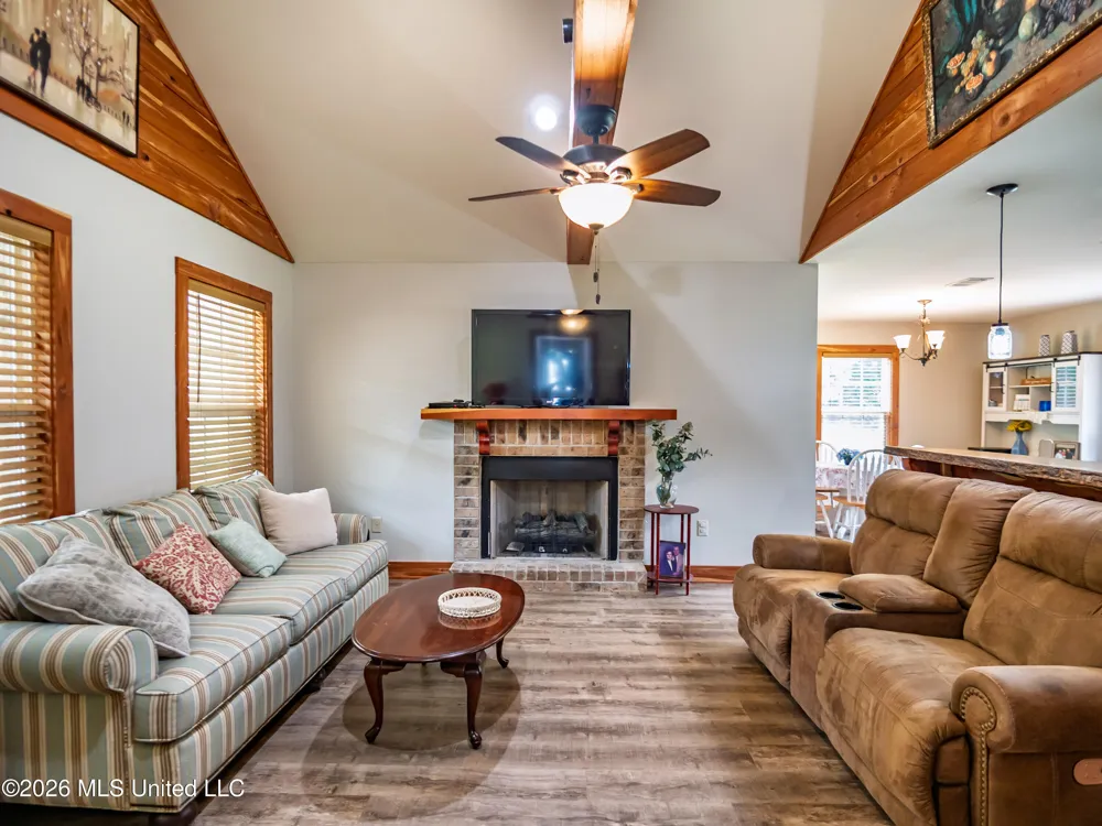 608 County Road 428 Paris, MS 38949