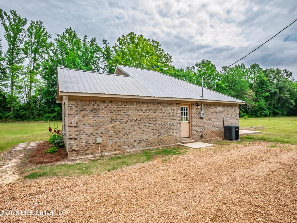 608 County Road 428 Paris, MS 38949