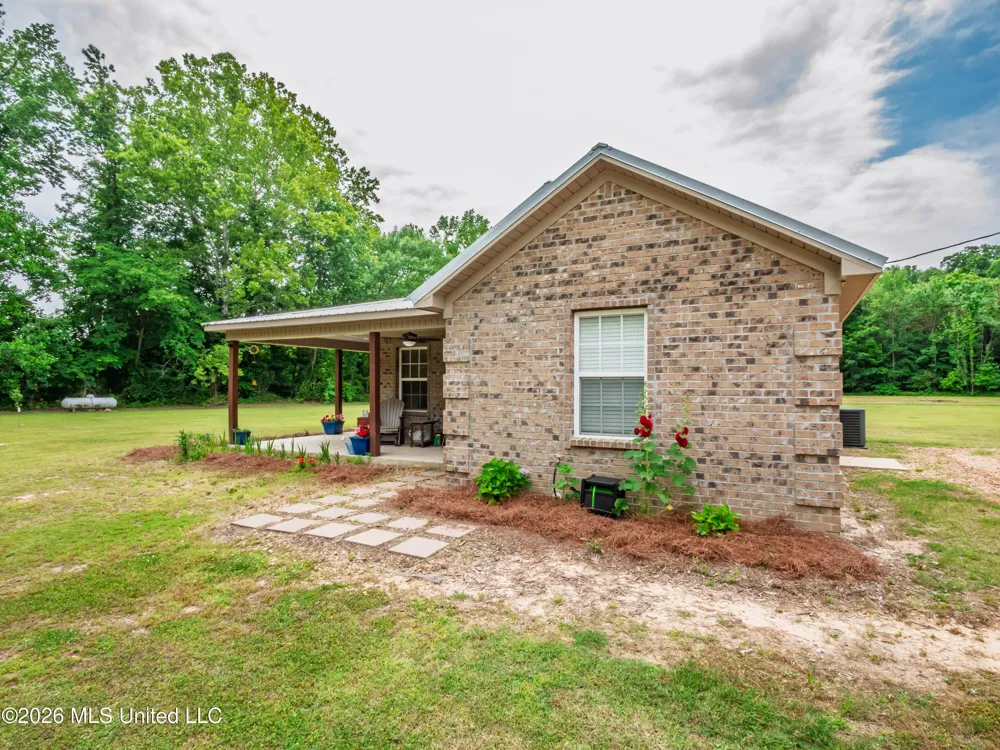 608 County Road 428 Paris, MS 38949