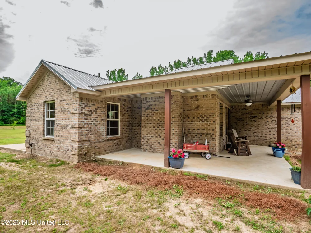 608 County Road 428 Paris, MS 38949