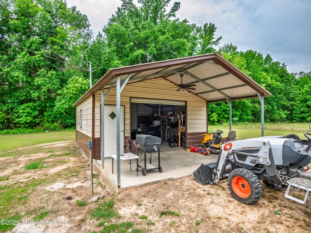 608 County Road 428 Paris, MS 38949