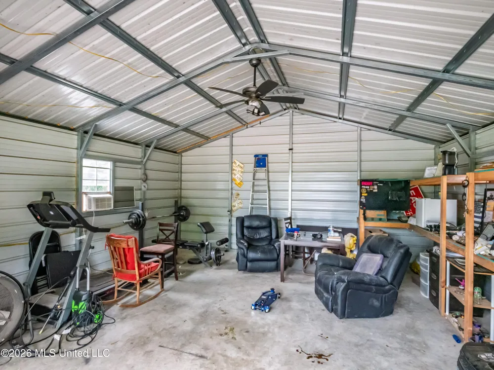 608 County Road 428 Paris, MS 38949