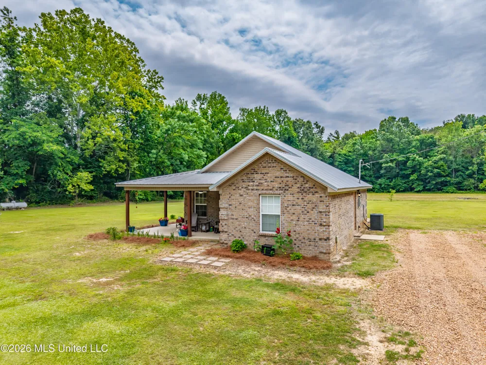 608 County Road 428 Paris, MS 38949