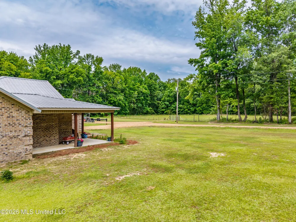 608 County Road 428 Paris, MS 38949