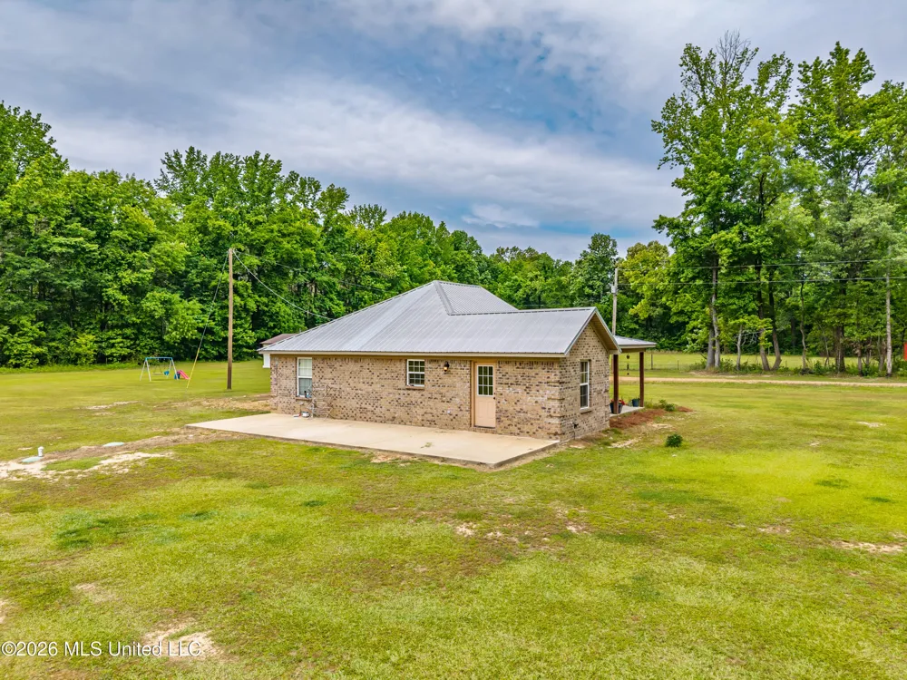 608 County Road 428 Paris, MS 38949