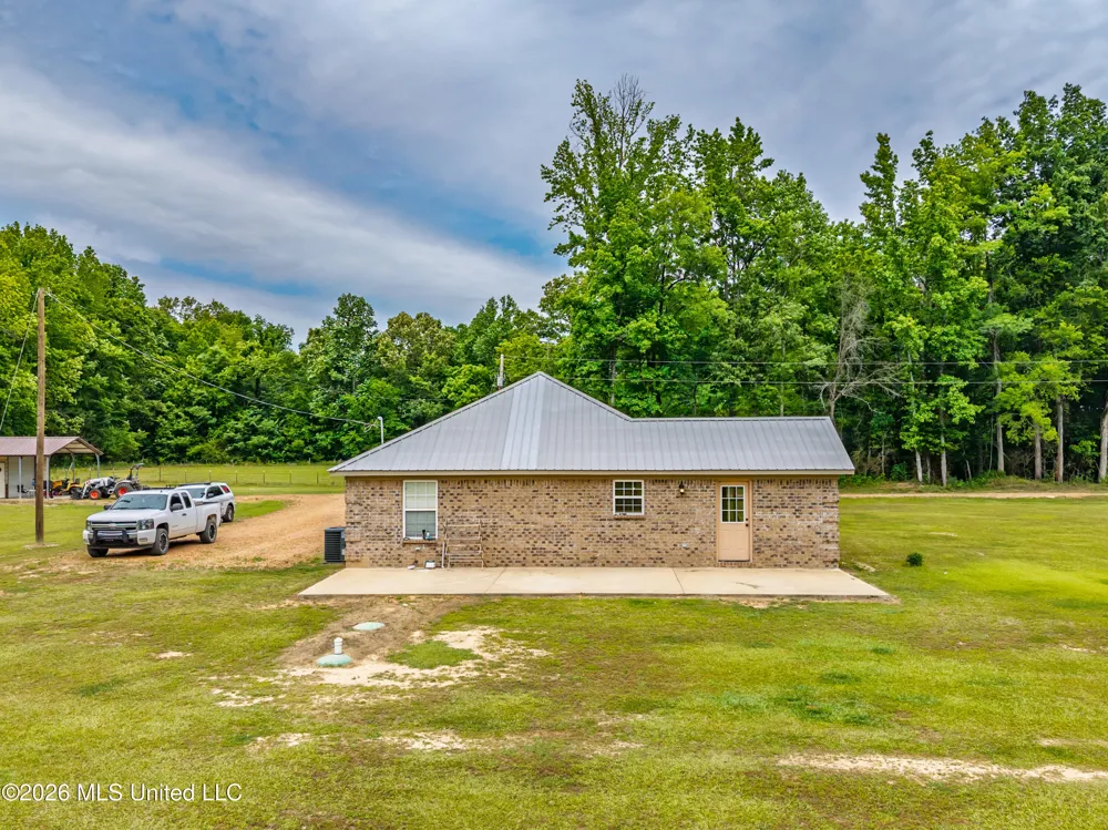 608 County Road 428 Paris, MS 38949