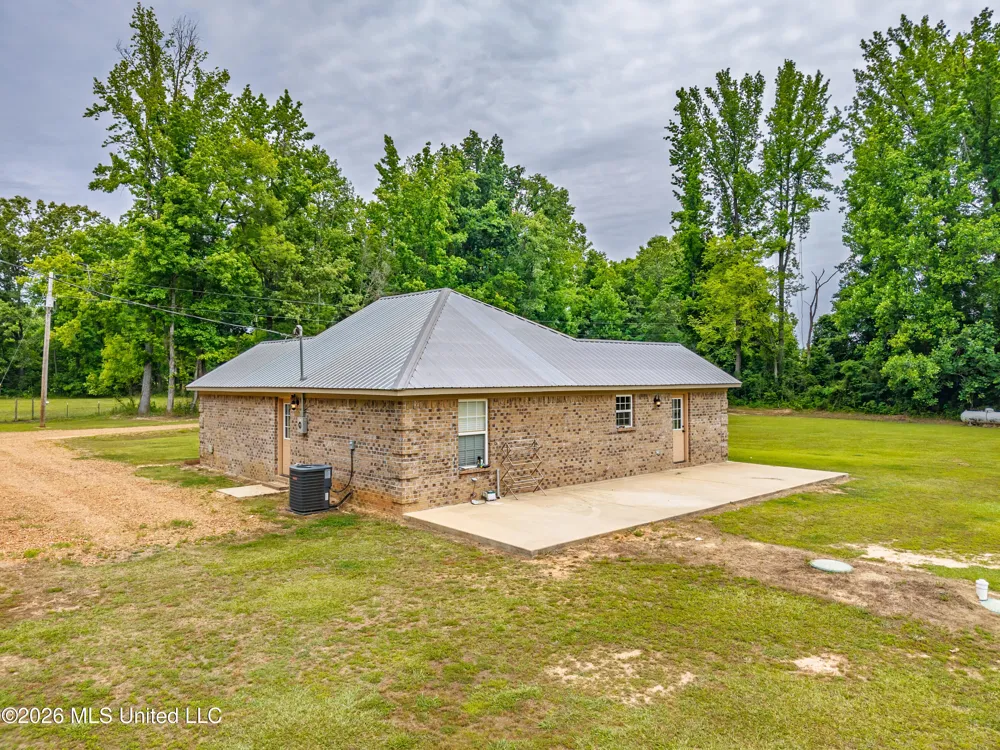608 County Road 428 Paris, MS 38949