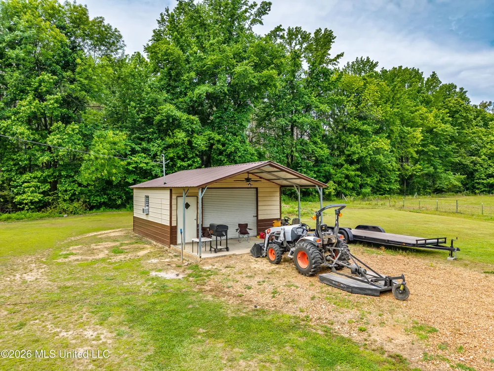 608 County Road 428 Paris, MS 38949