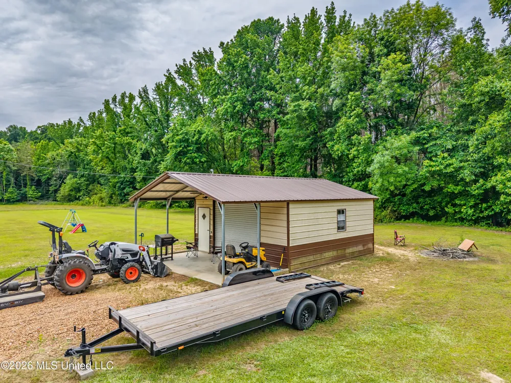 608 County Road 428 Paris, MS 38949